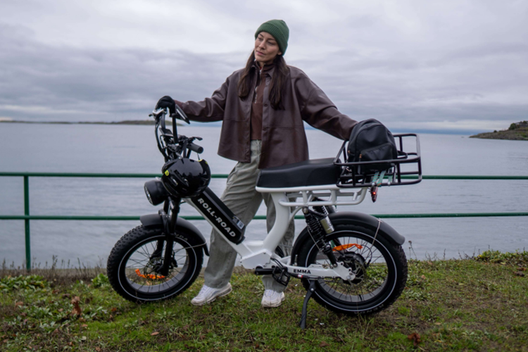 Compare Ebike: Roll Road Emma VS Ariel Rider X-Class