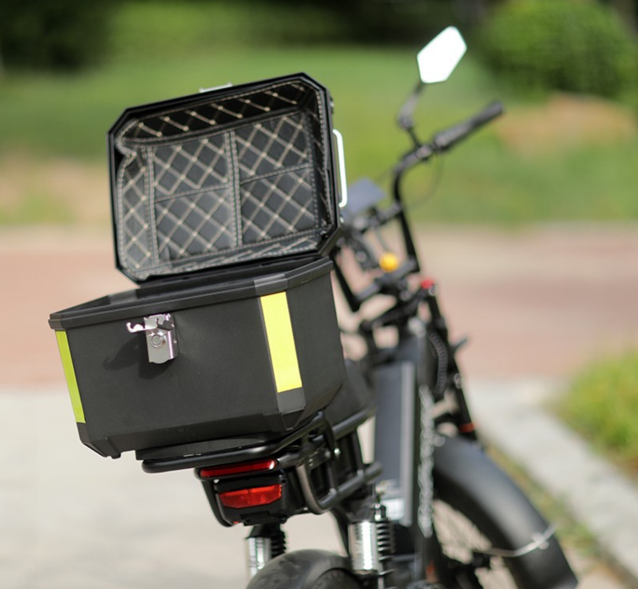 WATERPROOF AND DUSTPROOF rear Box